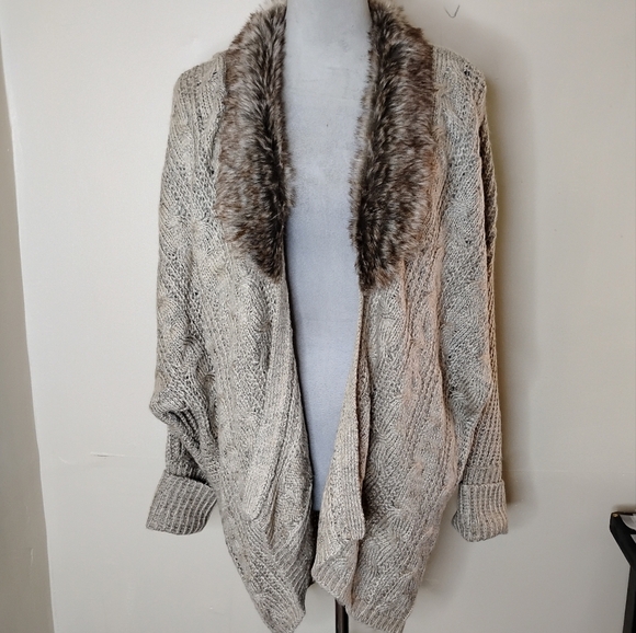 Boho Song n Spirit Faux Fur Cocoon Cardigan Small NWT Luxe Cozy Chalet Holiday - Picture 8 of 12